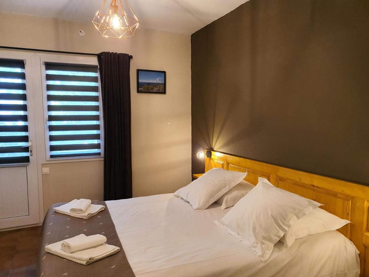 Logis Hotel Restaurant L'Escarbille Saint-Martin-dʼArdèche Zewnętrze zdjęcie